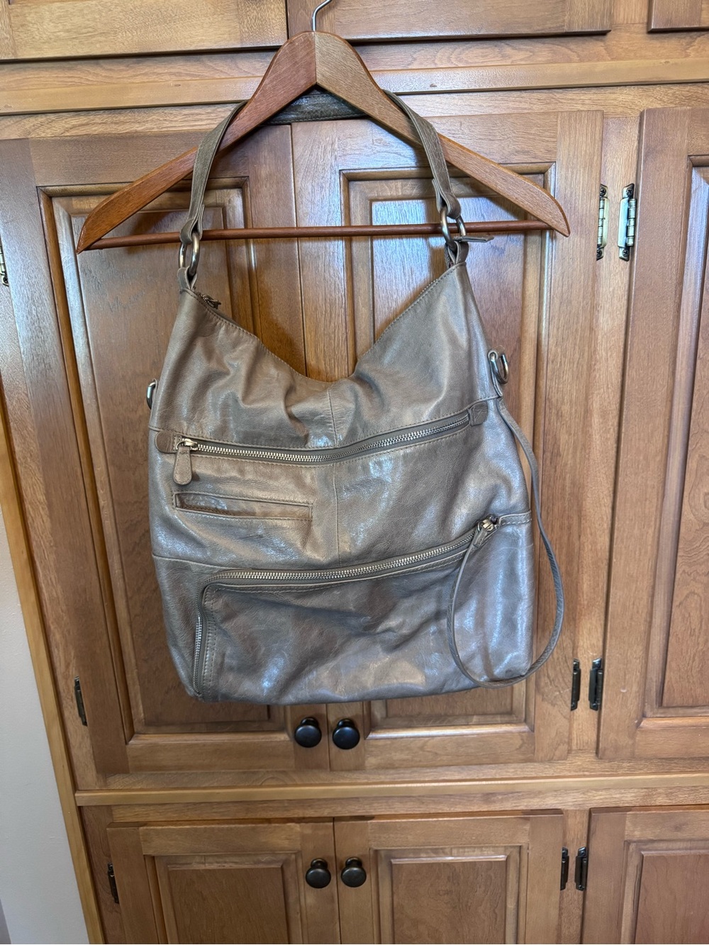 HOBO Everyday Leather Hobo Bag in Taupe